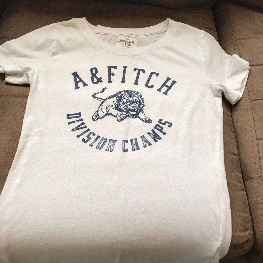Women’s Abercrombie size XS shirt in GUC
